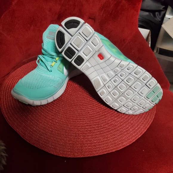 Sneakers - Picture 2 of 3